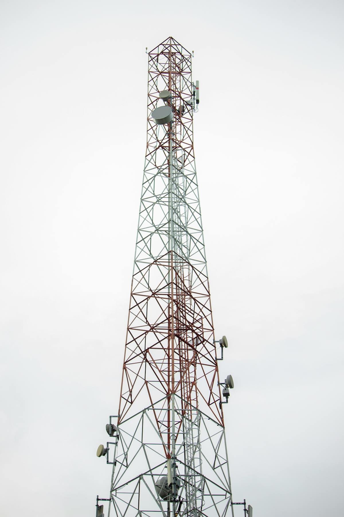 Telecommunications tower